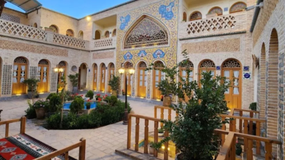 What are the characteristics of good traditional hotels? What are the characteristics of good traditional hotels?
